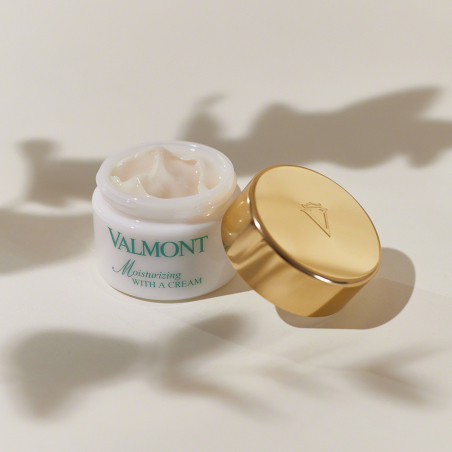 MOISTURIZING WITH A CREAM 50 ML